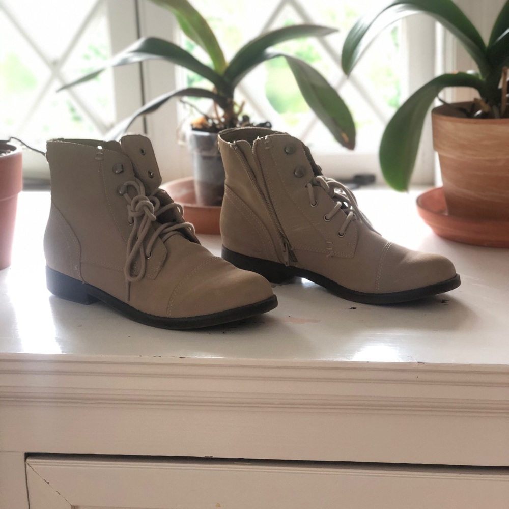 MADDEN GIRL RUEBE ANKLE BOOT TAUPE Size 7M